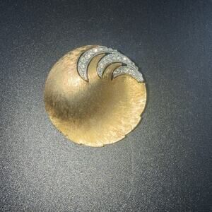 Jonette JJ Brooch Gold Tone Sand Dollar Rhinestone Wave Vintage Signed Pin